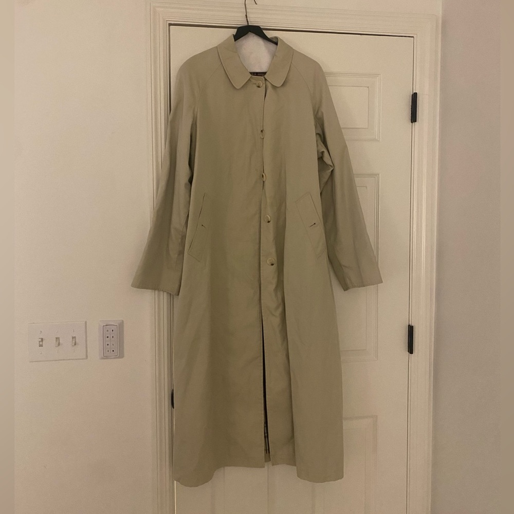 Genuine vintage 1960 rain shedder coat with removable button in  thermal insert